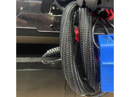 Selbstschließender Gewebeschrumpfschlauch