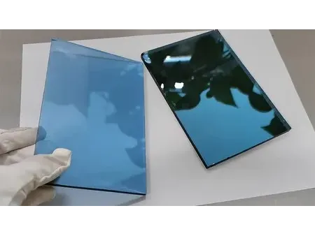 Reflektierendes Glas  (Sonnenschutzglas)