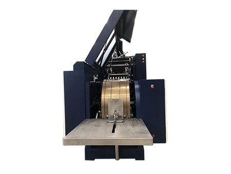 Blockbodenbeutelmaschine Maschine für J-Cut-Papierbeutel mit gefalteten Kordel- oder Flachhenkeln (Rollzuführung)