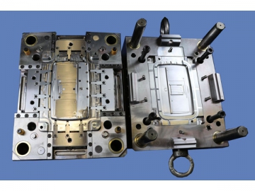 Kunststoff-Spritzgussform <small>(Formenbau zur Herstellung der medizinischen Geräteteile)</small>