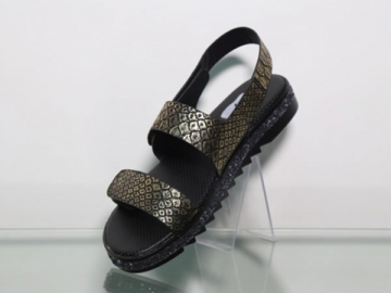 Sandalen mit dicker Sohle